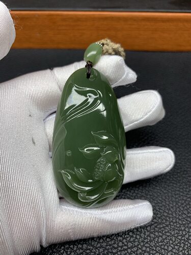 天然和田玉东北籽料厂家直销正品析木绿河磨玉莲花吊坠挂坠79克