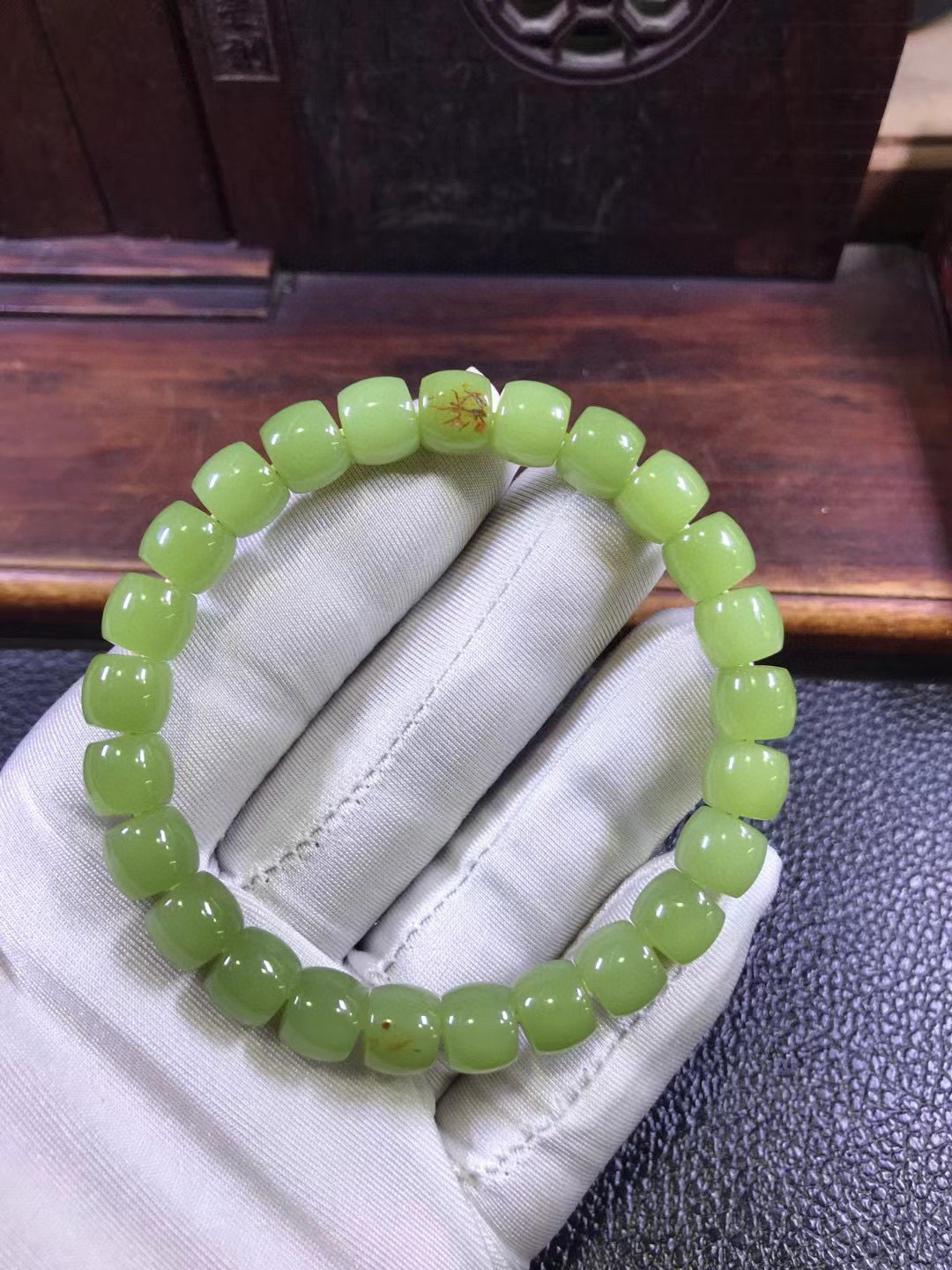东北籽料透闪石玉析木黄绿河磨玉画龙料老形手串手链35克厂家直销