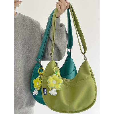 今年流行夏季帆布包校园饺子包