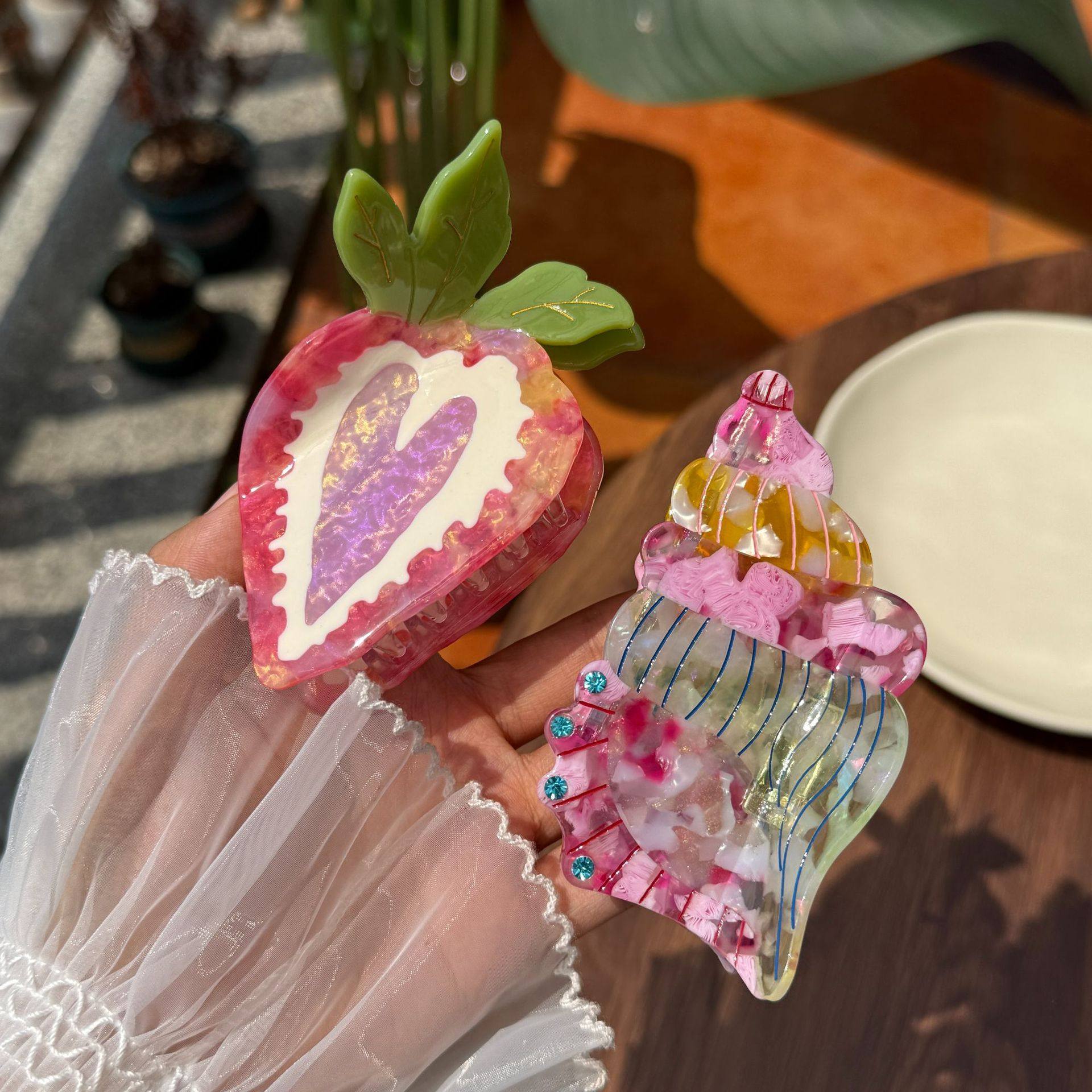 新款草莓爱心醋酸抓夹海螺点钻气质发夹甜美可爱发抓少女心发夹,饰品/流行首饰/时尚饰品新,民族风发饰,淘宝优惠券,粉丝福利购,淘宝优惠卷