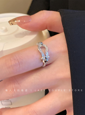 独特马蹄扣麻花素圈戒指