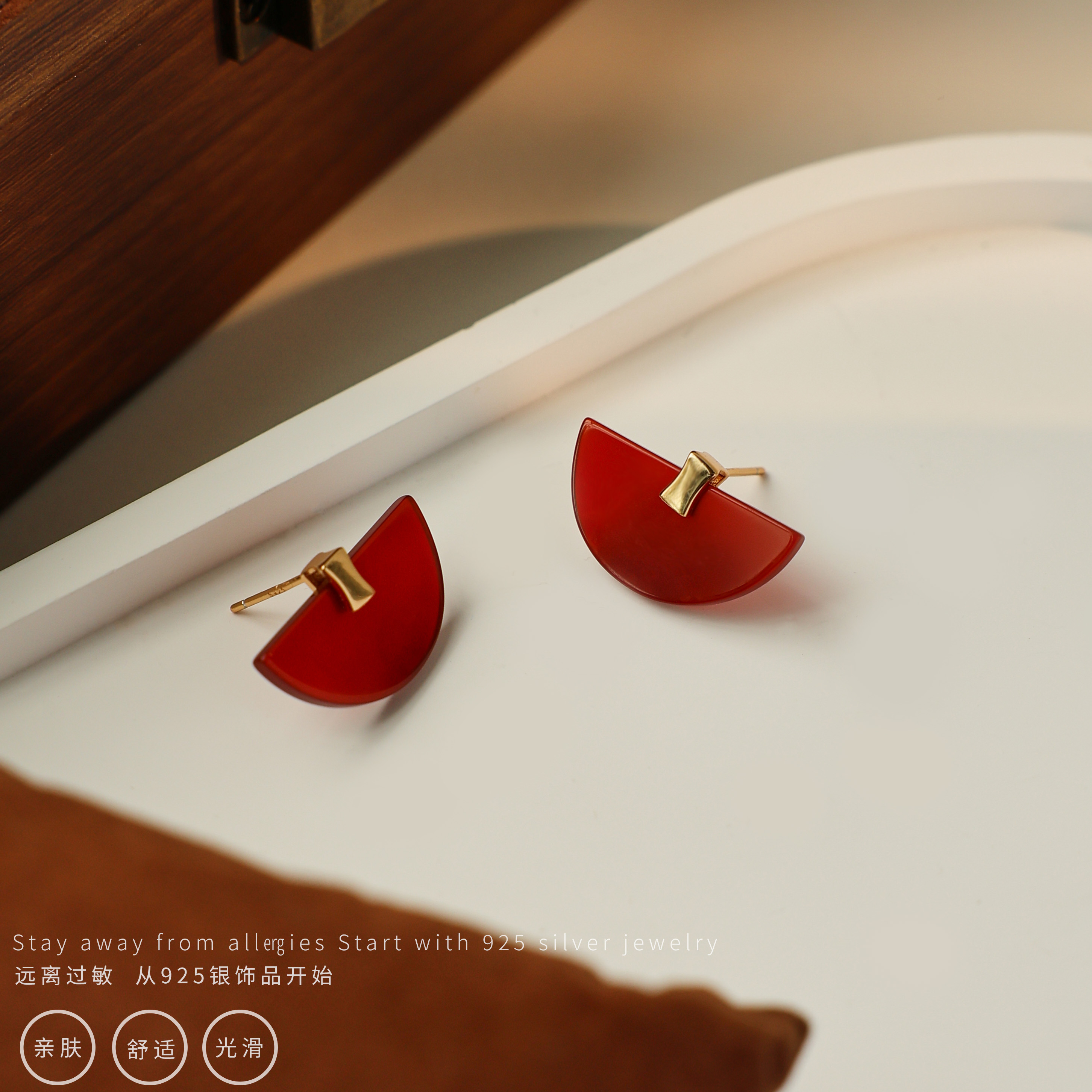 折扇经典燕尾榫耳钉复古红色简约气质设计感耳饰