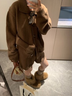 DOLCE ARIA[香蕉派派]秋冬纯色短裤系扣长袖针织开衫两件套套装