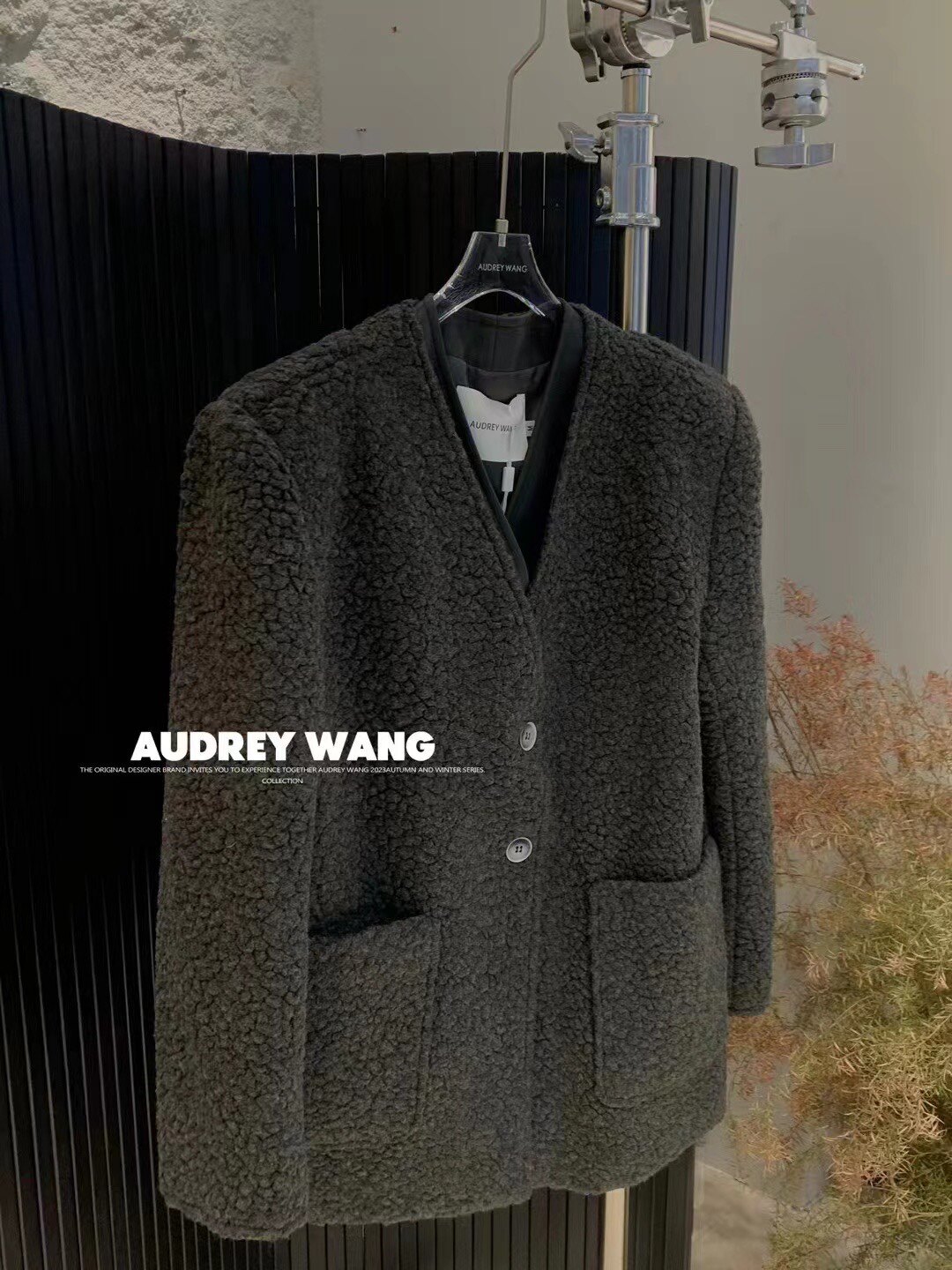 AW2023冬季新款羊羔毛大衣超软皮马甲小众设计气质百搭V领两件套