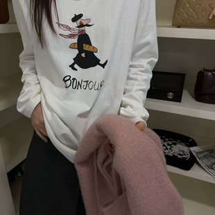 上衣T恤女冬款 ONE26228白色圆领字母卡通印花宽松薄绒中长款 长袖
