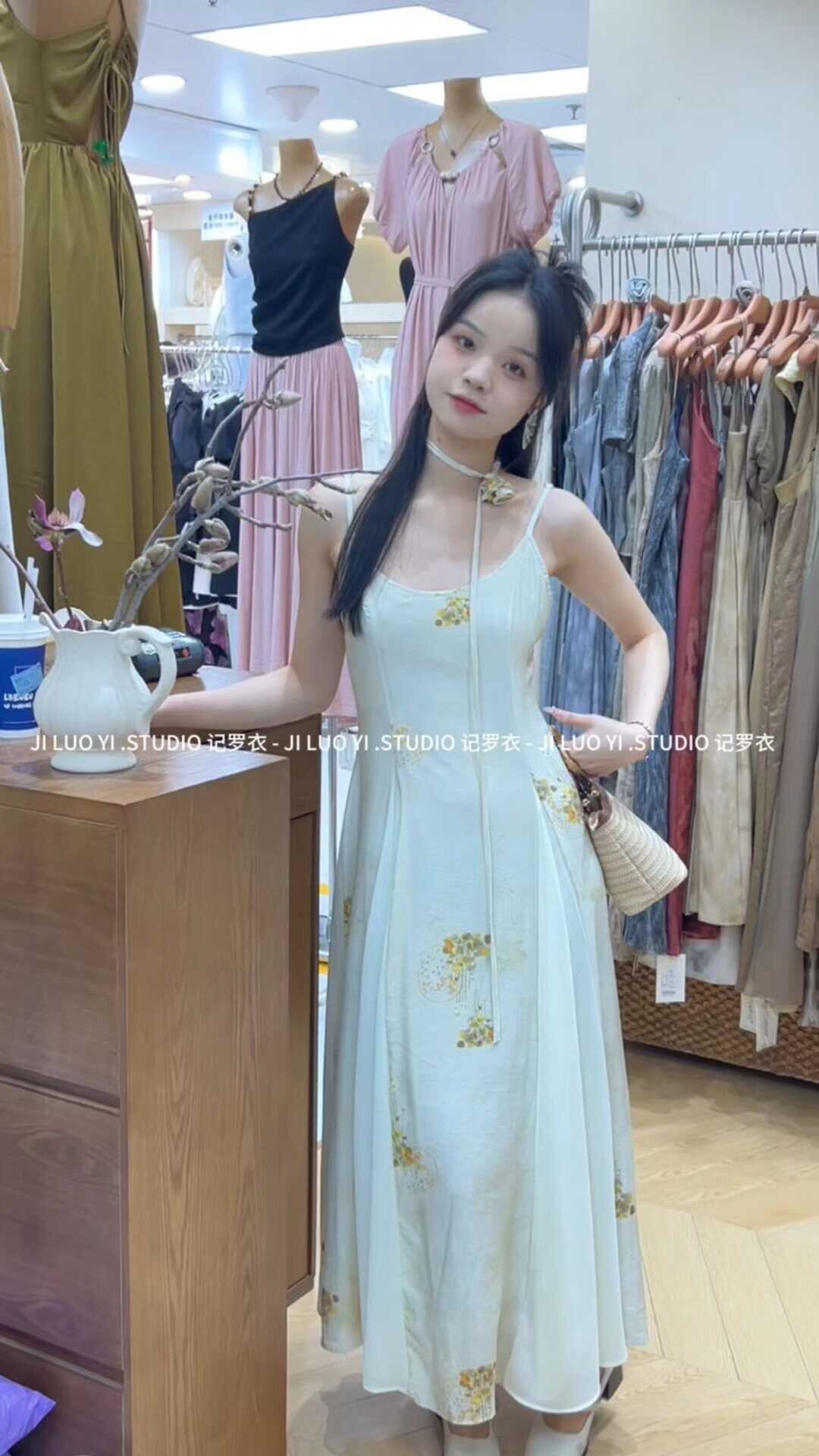 复古淑女气质印花压褶拼接吊带连衣裙(配花朵)修身收腰显瘦长裙