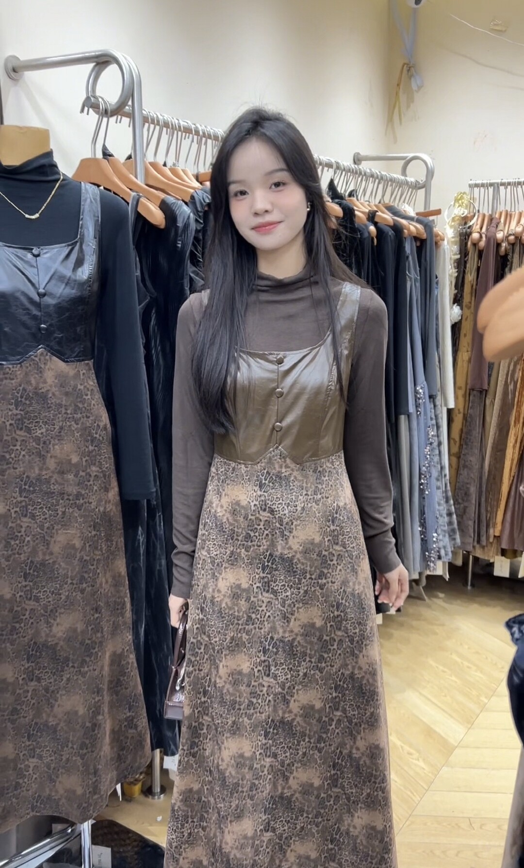 韩版气质高级感豹纹拼接pu皮背心吊带连衣裙女时尚百搭长款裙子