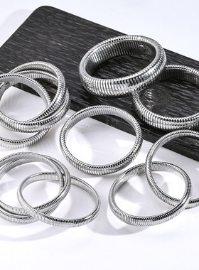 钛钢不掉色弹簧手镯女款简约