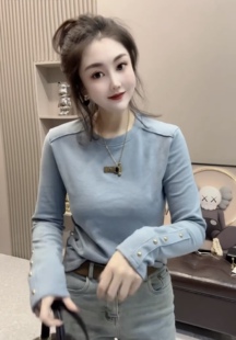 欧货2026春季新款拼接金属牌直角肩打底衫女时尚洋气百搭袖钉上衣
