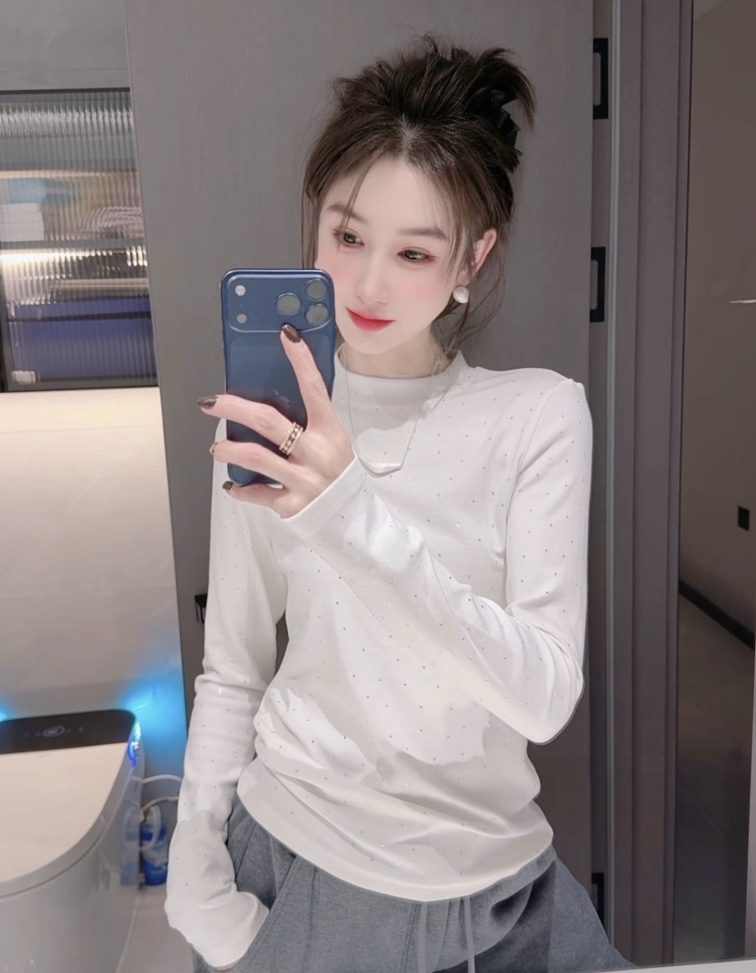 欧洲站2025冬季新款烫钻满天星t恤女时尚洋气百搭长袖套头上衣潮