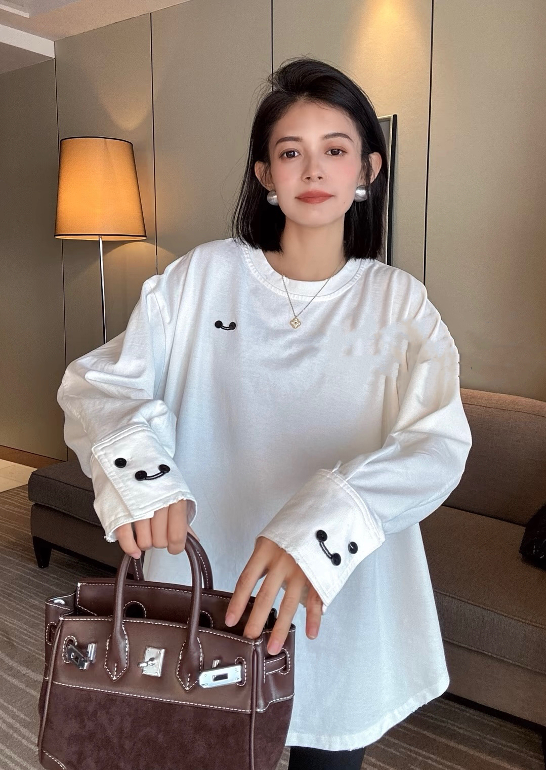 欧洲站2024秋季新款刺绣拼接纽扣t恤女宽松时尚洋气百搭长袖上衣