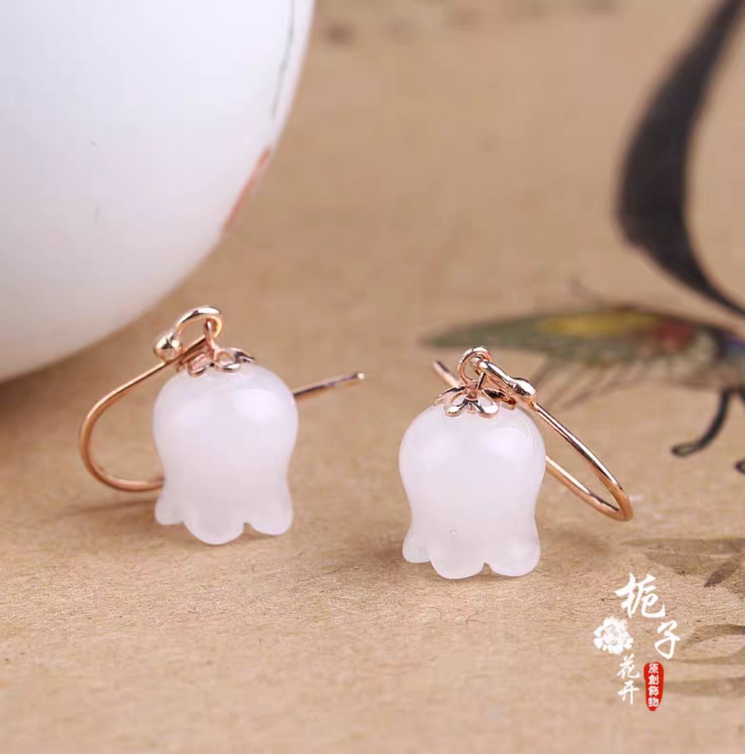 和田玉耳环白铃兰花朵小香风耳饰镀银镀金防过敏复古宫廷银色金色