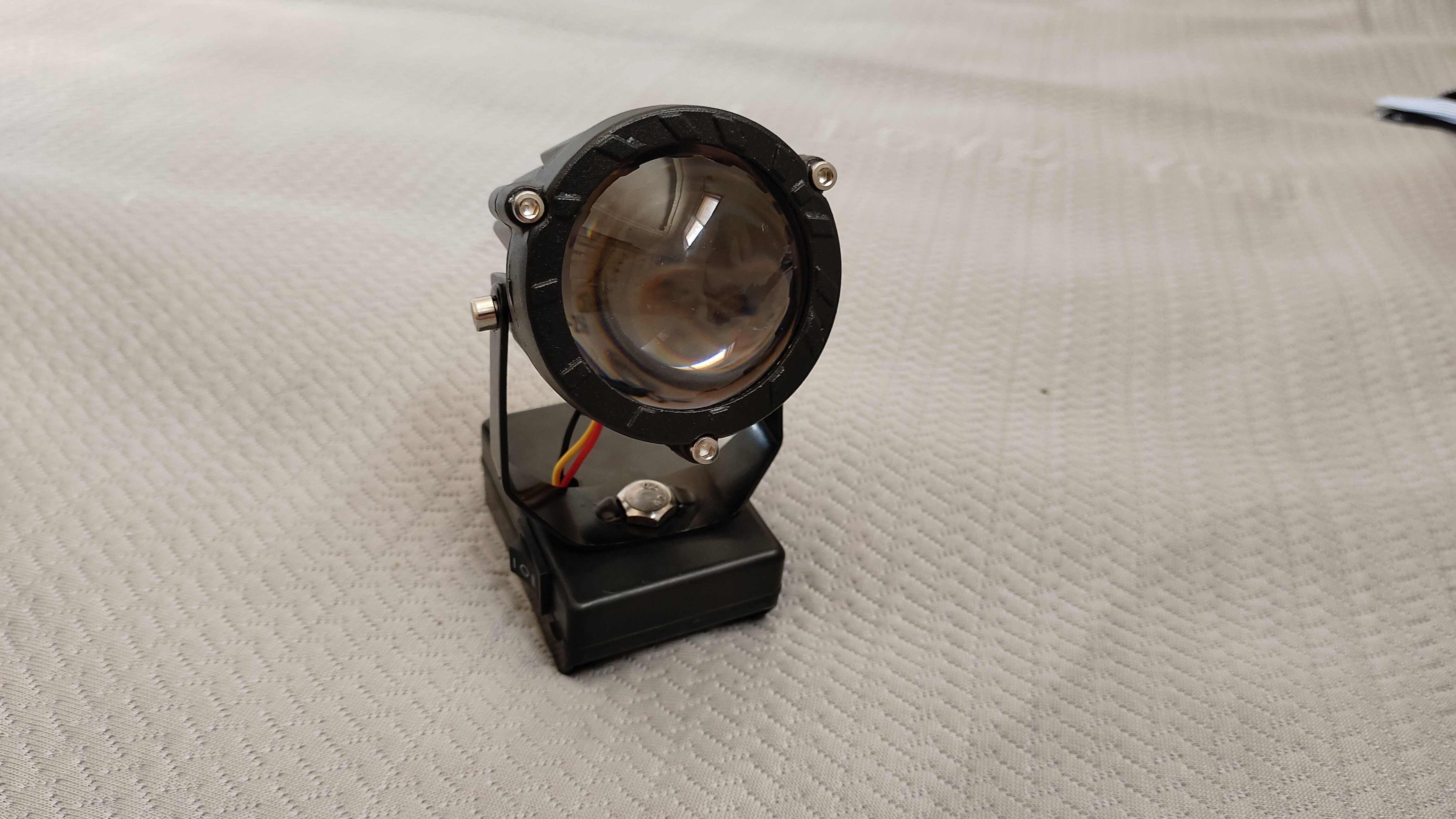 리튬 배터리 낚시 라이트 야간 낚시 라이트 레이저 대포 강한 빛 슈퍼 밝은 푸른 빛 야생 낚시 고출력 야간 조명 전갈 빛