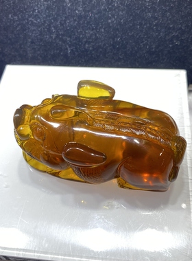 缅甸天然琥珀，金棕红蜜大貔貅雕，老矿料72.5克，可做手把件