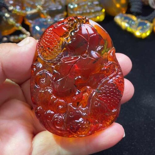 血珀玻璃底樱桃红色年年有余31.2克