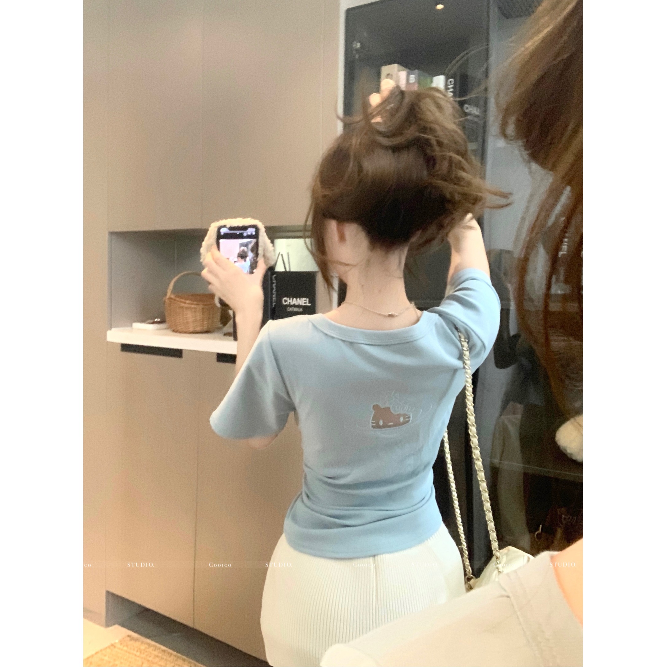 大码胖mm时尚简约刺绣正肩短袖T恤女夏季新款设计感十足镂空上衣