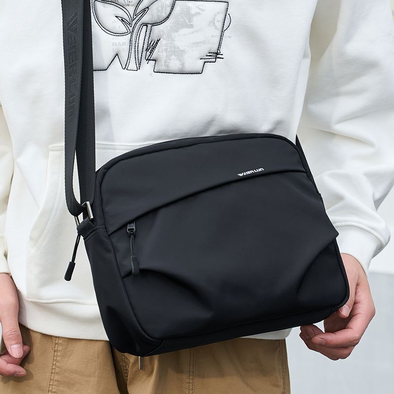 威尔伦尼龙男士斜挎包男士包包外出便携小背包单肩包潮流休闲男包