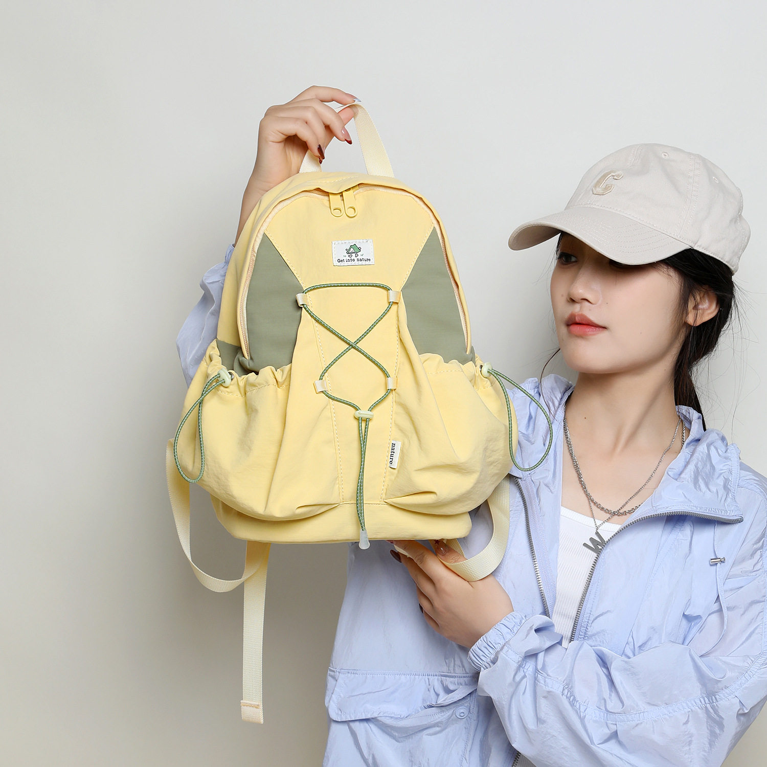 2026户外登山背包女轻便防泼水尼龙布书包山系工装风双肩包亲子包