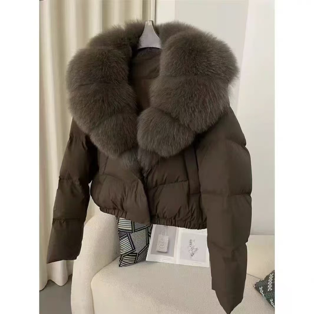 静腾宣2025新款钻石扣狐狸毛领羽绒服女短款时尚洋气小个子外套