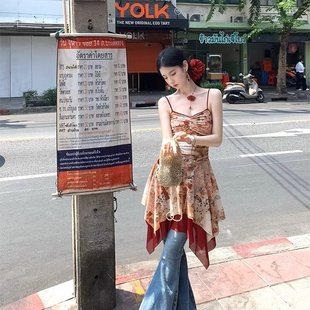 WALKINDARK红鸾·泰兰德度假海边碎花明媚红拼接收腰吊带连衣裙