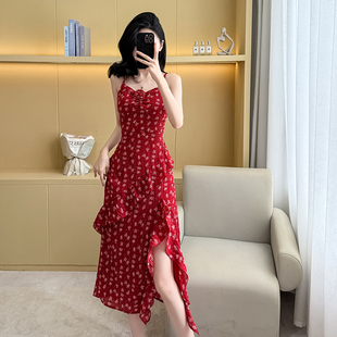 實(shí)拍現(xiàn)貨2025夏季 絕美紅色碎花吊帶連衣裙不規(guī)則開(kāi)叉長(zhǎng)裙 法式 新款