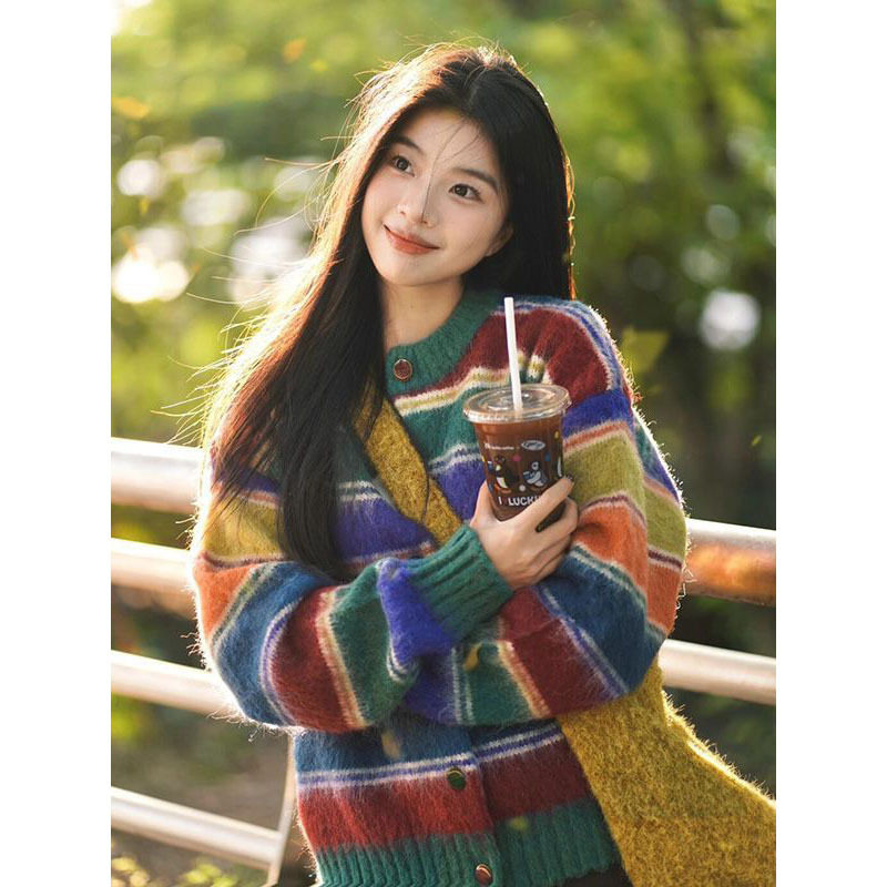 甜美可爱彩虹条纹针织衫毛衣女学生秋冬新款宽松显瘦软糯开衫上衣