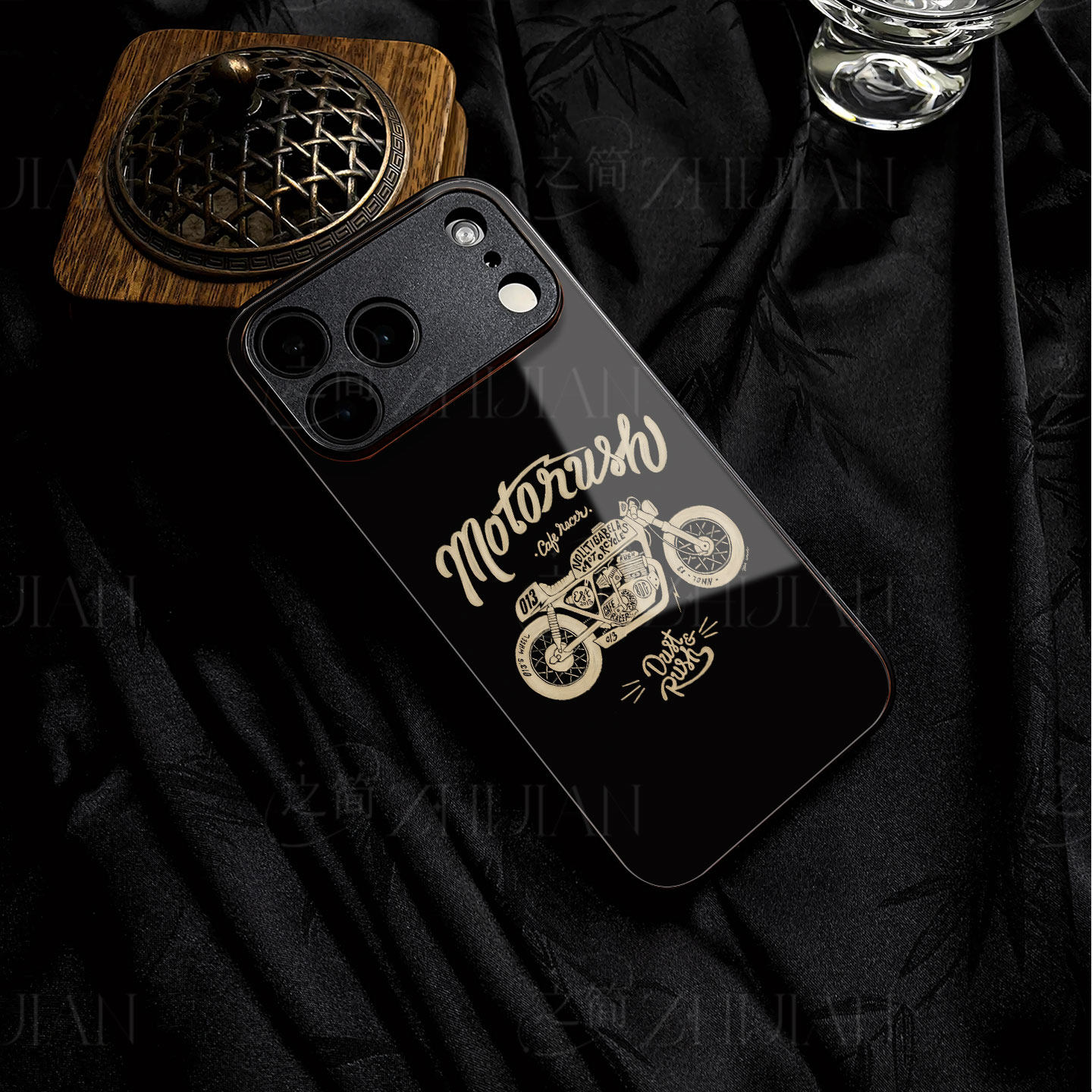 复古摩托磁吸磨砂黑框电镀玻璃手机壳适用苹果iphone17promax华为OPPORENO10PROPLUSVIVOX200SVIVOX300SPURA7