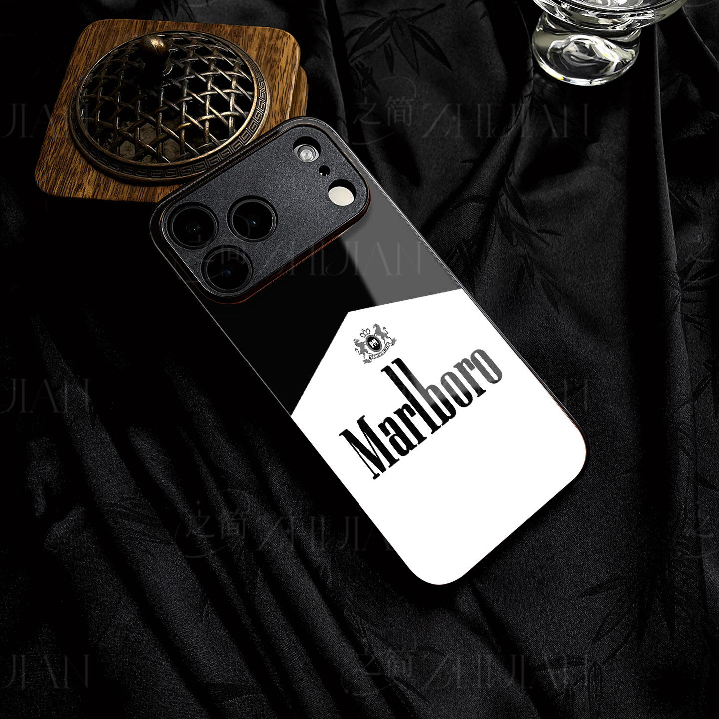万宝路磁吸磨砂黑框电镀玻璃手机壳适用苹果iphone17promax华为荣耀90PRO荣耀100PRO1加ACE6至尊版OPPORENO8P