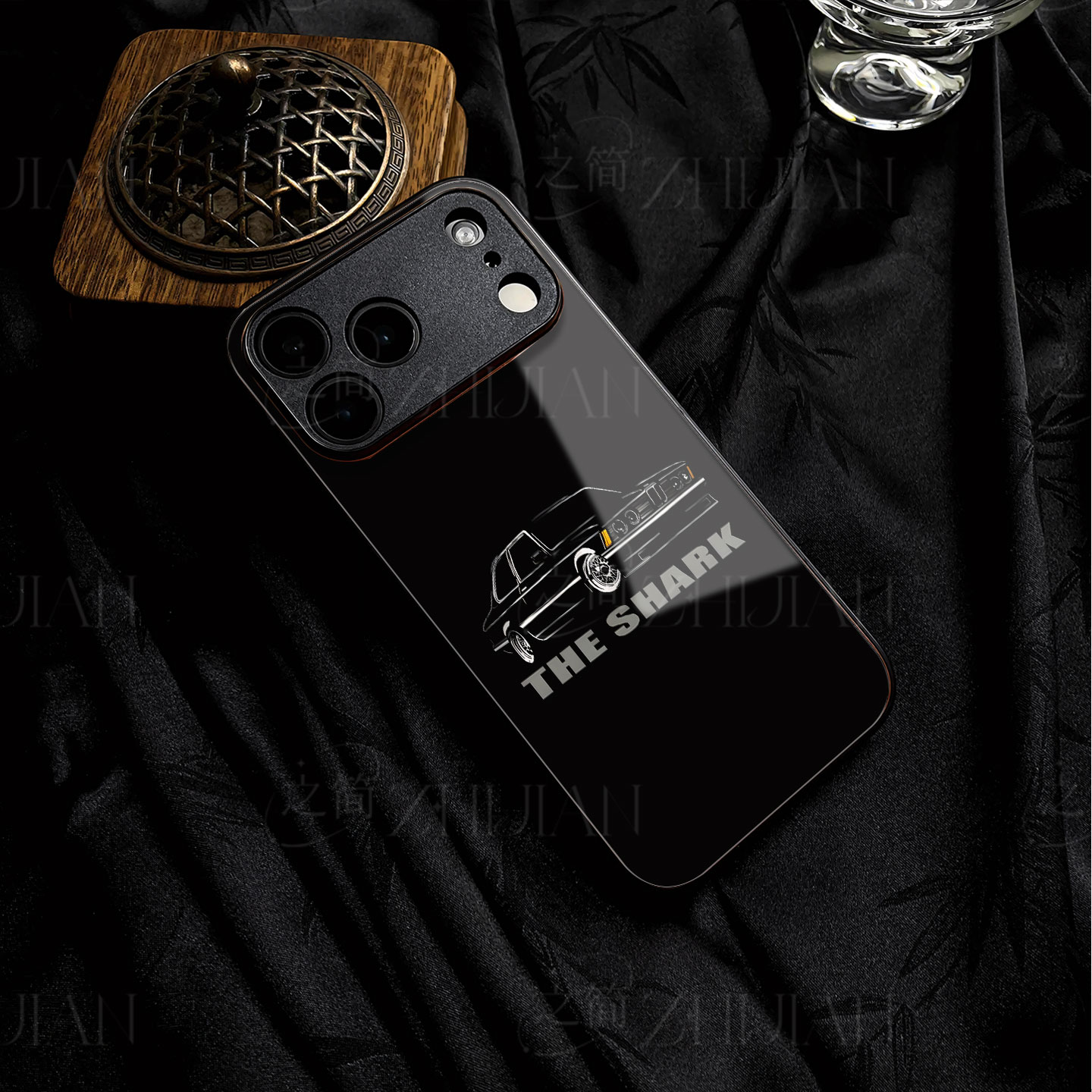 宝马鲨鱼车磁吸磨砂黑框玻璃手机壳适用苹果iphone17promax华为小米15至尊一加ACE5竞速版OPPORENO14PROMATE7