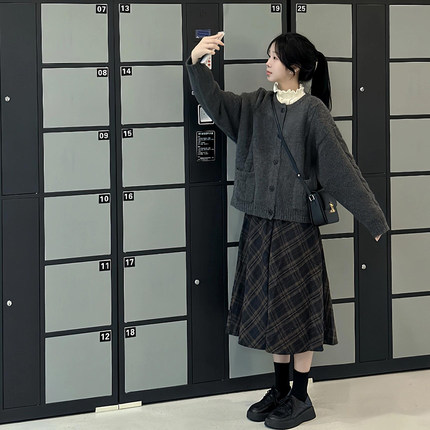 灰色毛衣外套女秋冬季2024新款宽松日系复古慵懒风针织开衫上衣