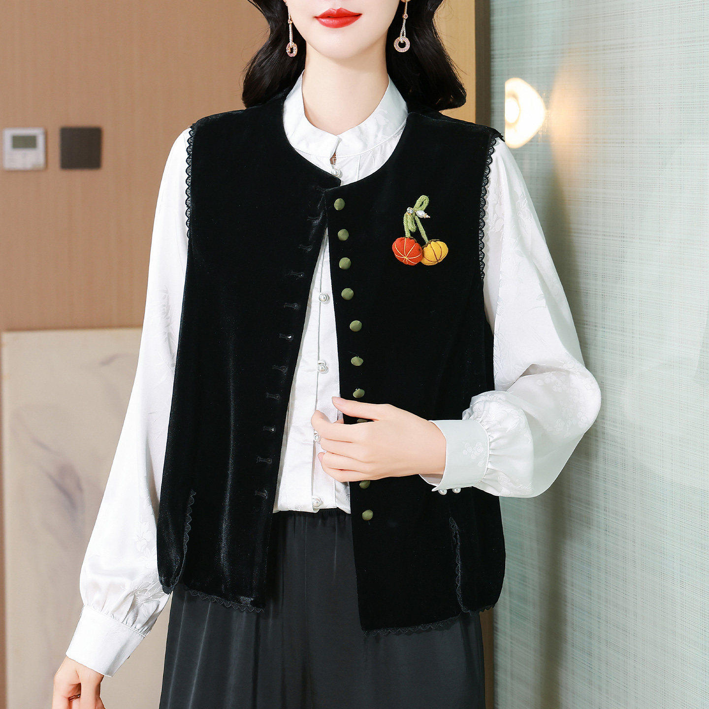 声雨竹新中式国风金丝绒马甲背心女士春装外搭显瘦坎肩马夹高贵洋