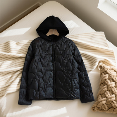 女士轻薄短款连帽菱格羽绒服