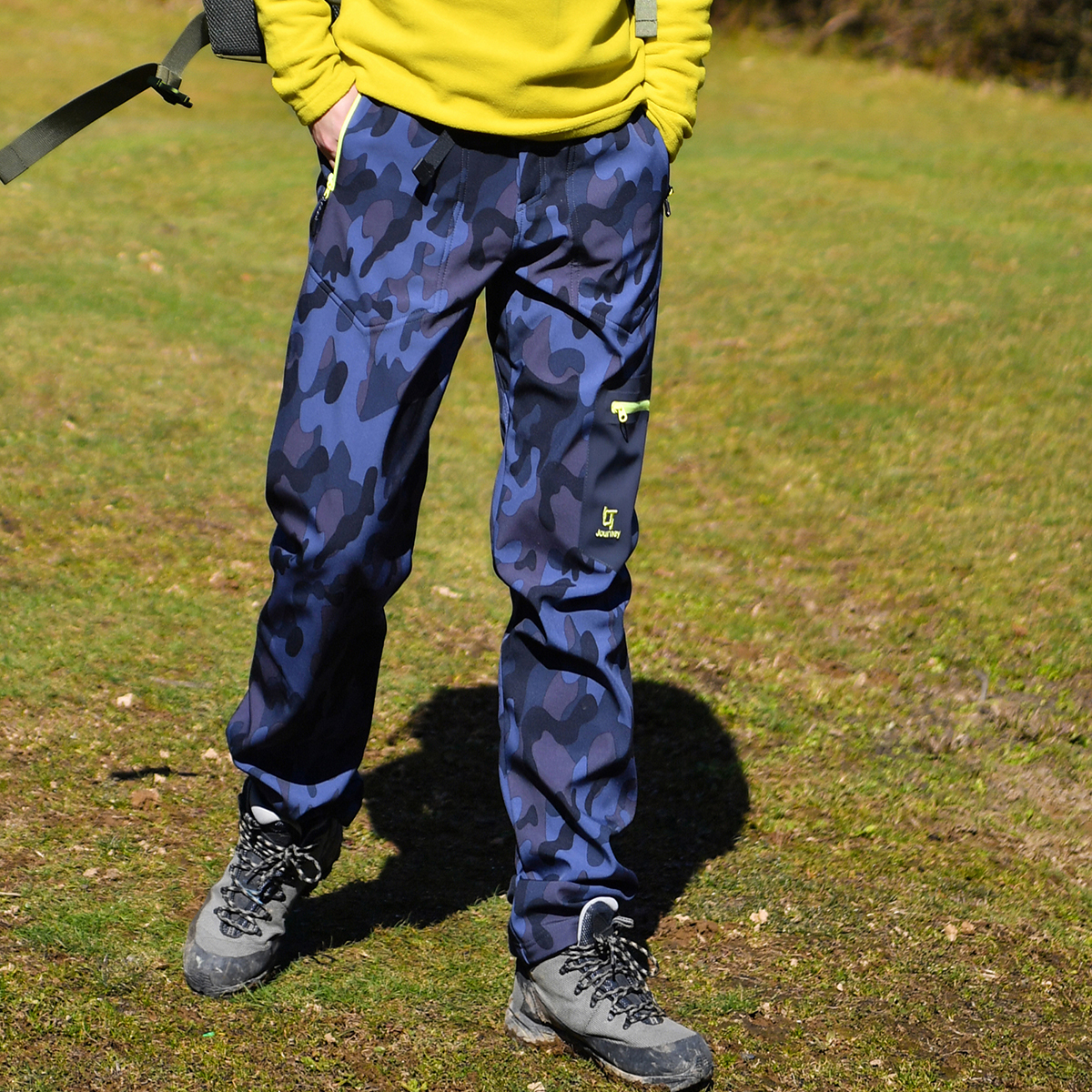 北京森林户外冬季新款防风保暖抓绒迷彩防泼水透气软壳裤加厚男女