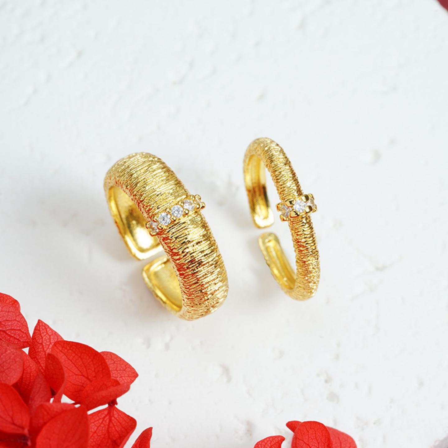 越南沙金戒指国潮拉丝轻奢镶锆开口指环情侣款百搭久不掉色首饰品