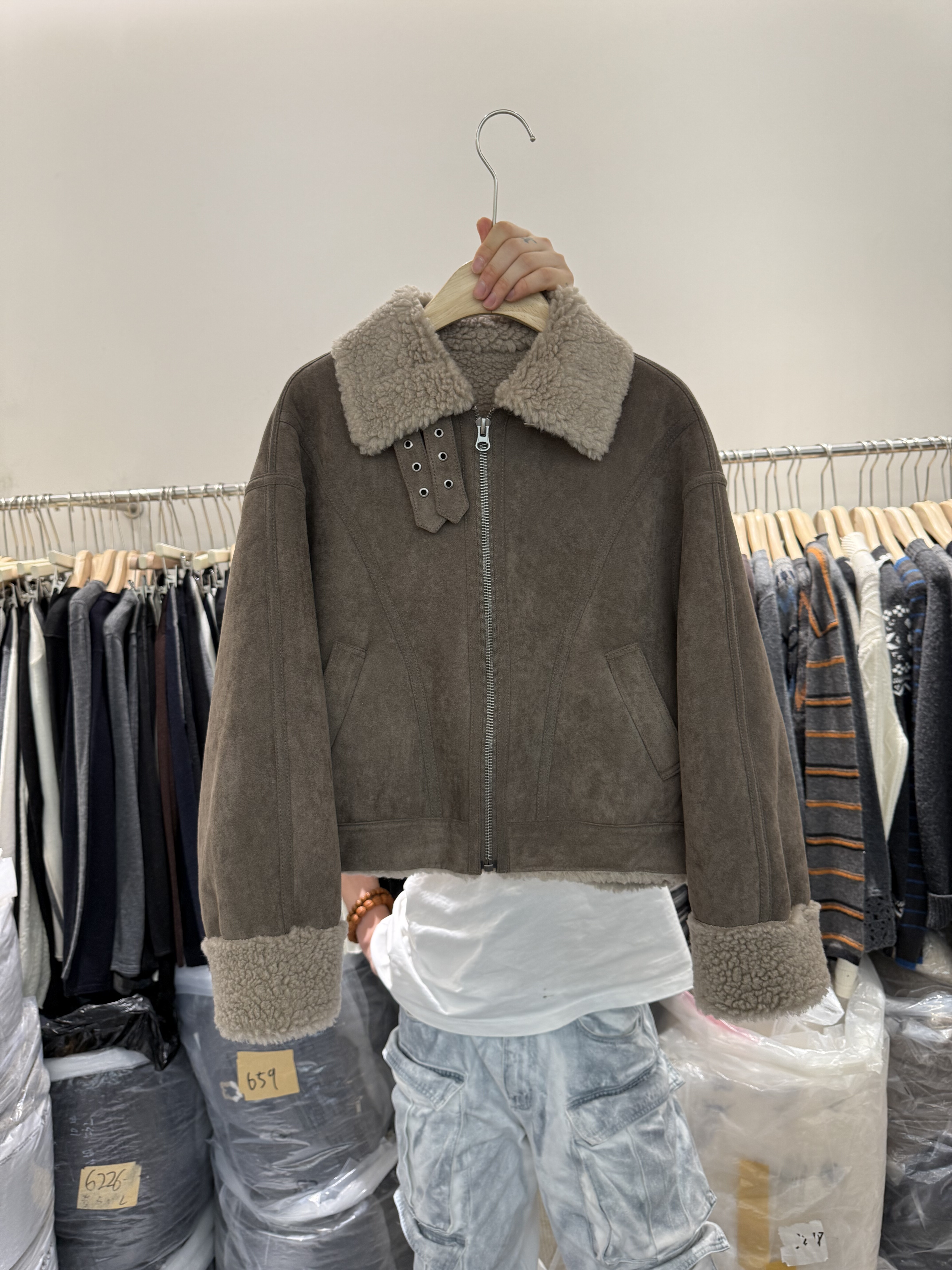 翻领长袖拼接皮毛一体羊羔毛外套