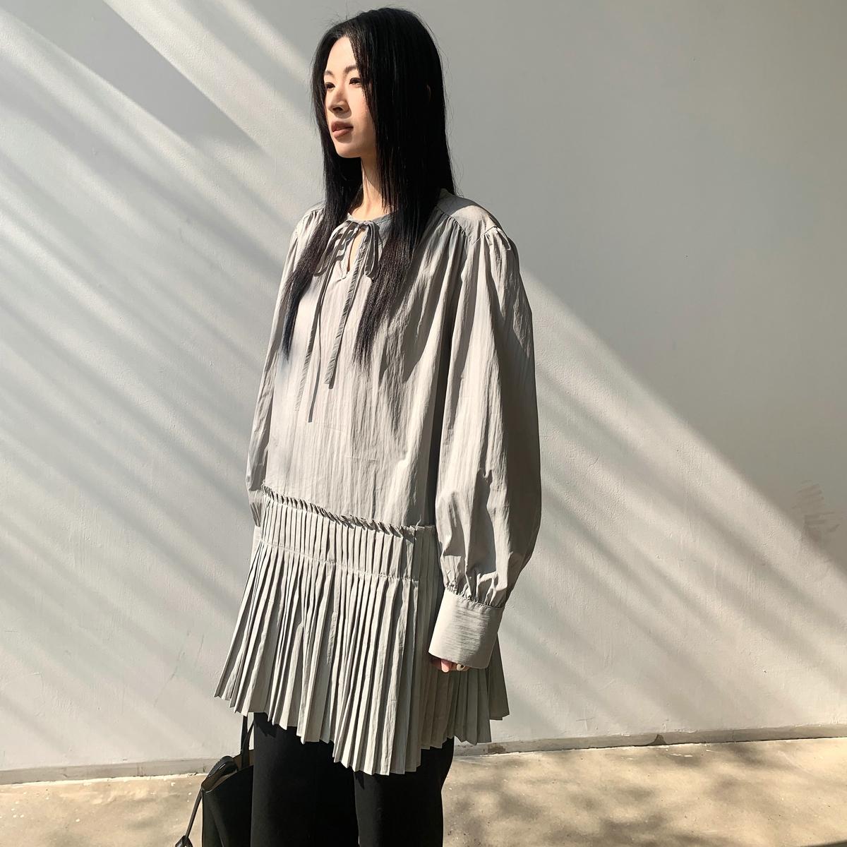 moment2025春季韩系ins设计感百褶衬衣连衣裙时髦小众显瘦连身裙