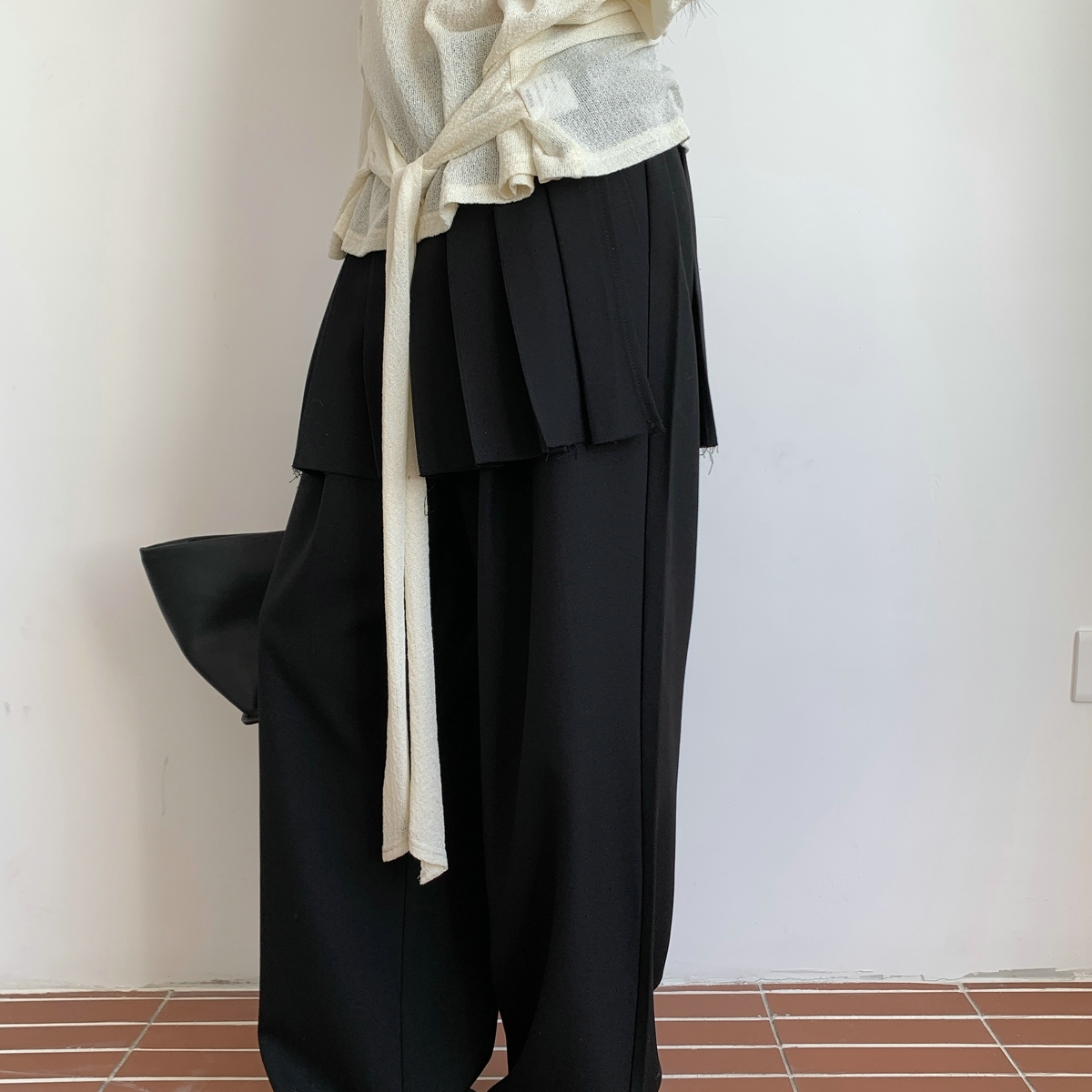 moment2025春季韩版chic时髦真两件阔腿西裤女+百褶裙屁帘两件套