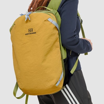 双肩背包2025新款户外徒步登山轻量化背包通勤户外露营旅行书包女