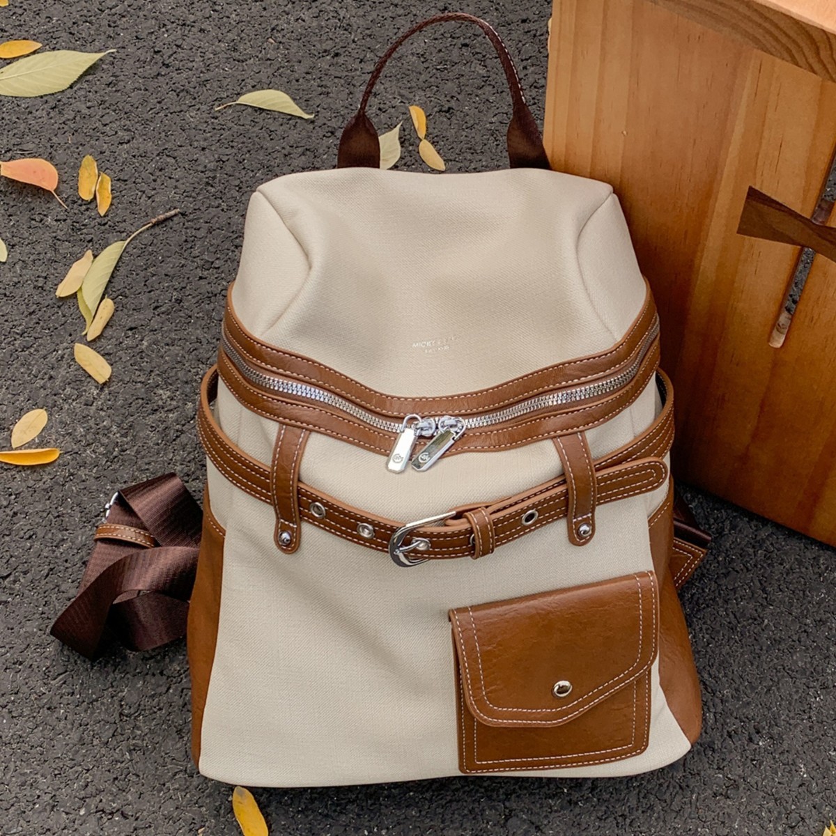 双肩包女旅游轻便新款通勤学生书包大容量旅行背包手提电脑包上班