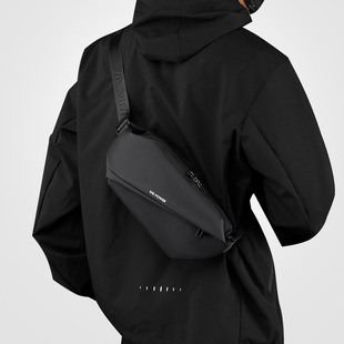 斜挎包男款小号高级感通勤2026新款夏季大学生防水潮流胸包单肩包