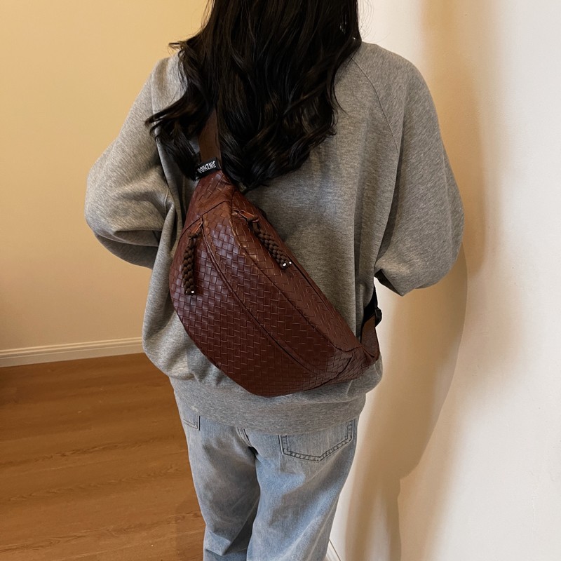 胸包男款2025新款潮女秋冬小众时尚百搭单肩包斜挎包户外骑行背包