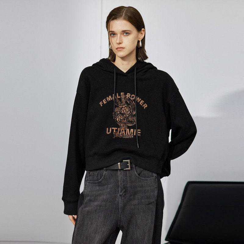 U/TI美式连帽短款连帽卫衣女街头风棉质廓形上衣尤缇2025冬季新款