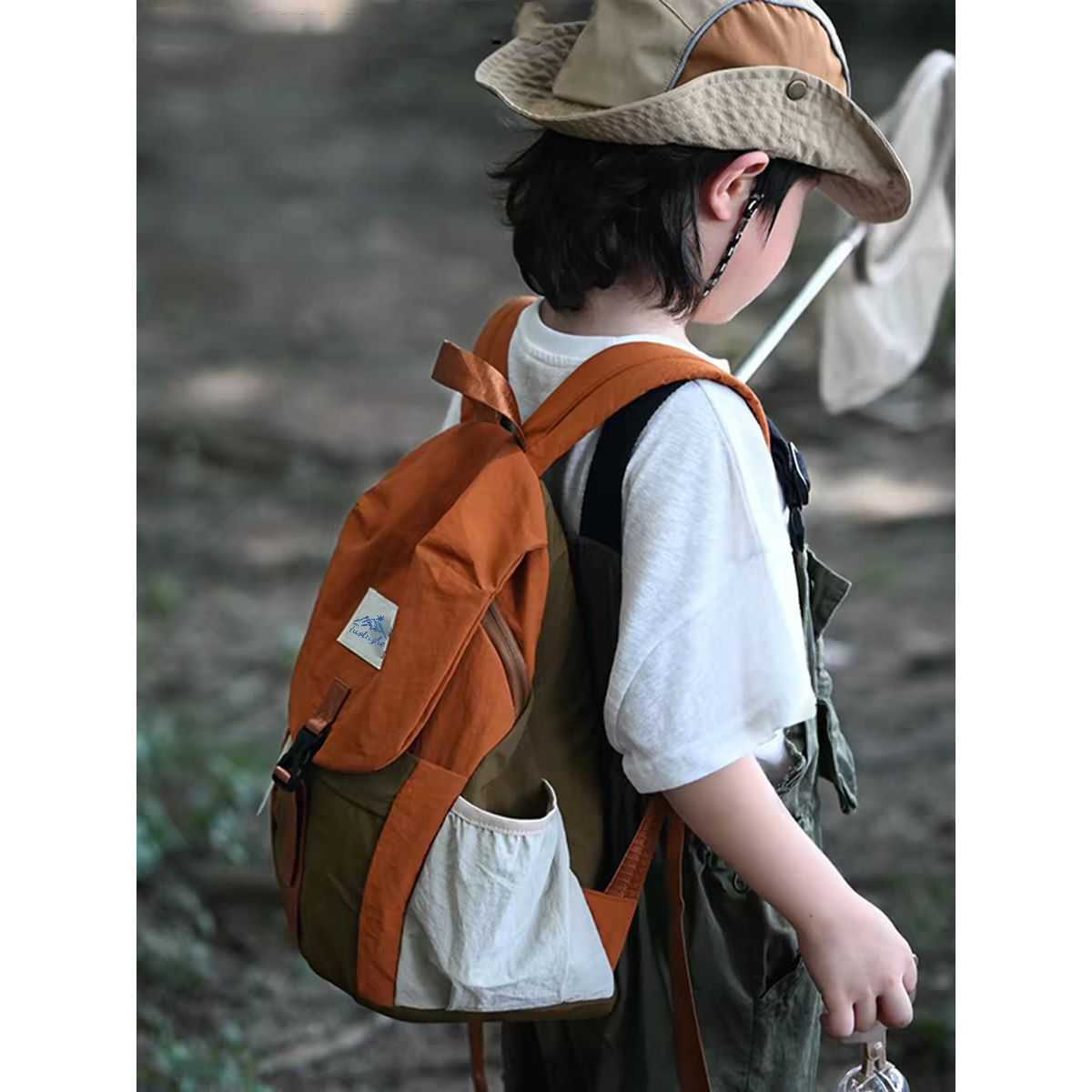 儿童包包2026新款男童女童户外登山包外出旅游轻便双肩包