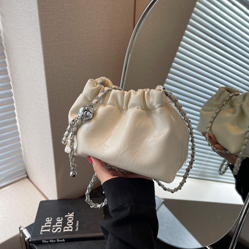 女包今年流行包包女包新款小众设计链条单肩斜挎包简约百搭水桶包