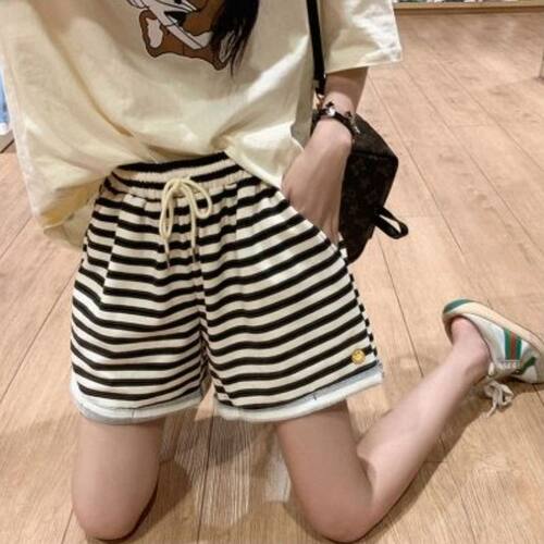 气质休闲裤女春夏季新款高腰宽松学生运动黑白条纹阔腿短裤小个子