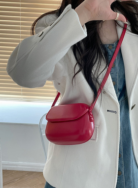 2025秋季新款韩国复古ins红色马鞍包斜挎小包包女百搭简约手机包