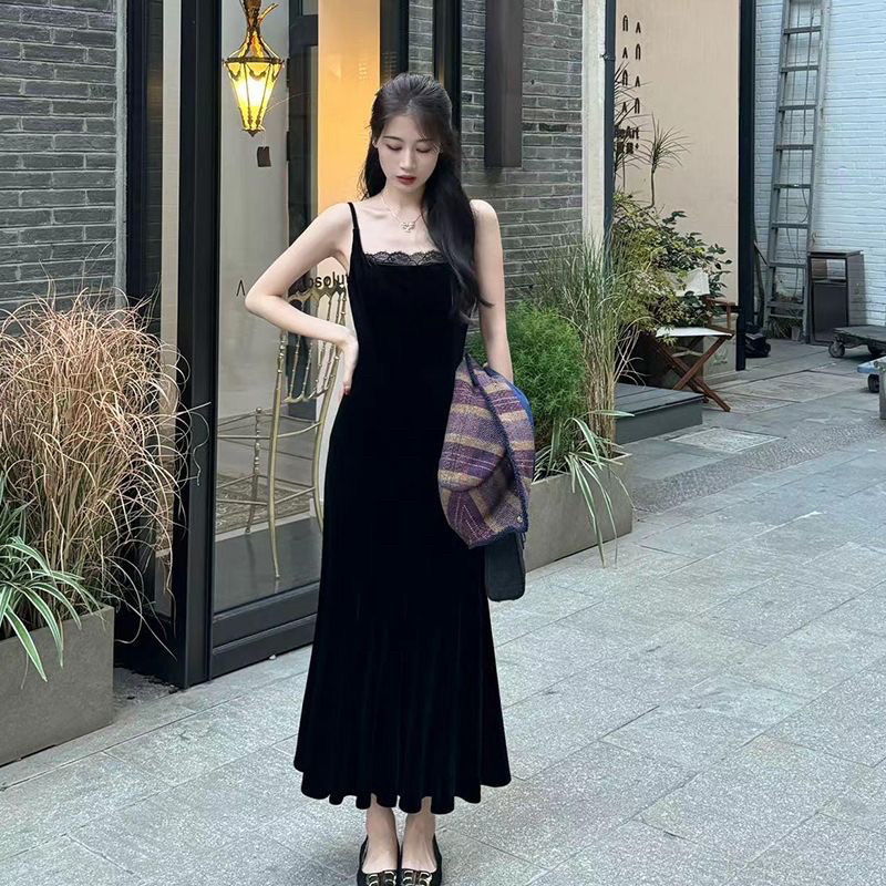 2024新款法式纯欲蕾丝边修身吊带丝绒连衣裙女秋季气质显瘦a字裙