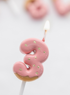 派对布置甜美可爱草莓粉巧克力造型儿童生日烘培蛋糕装饰数字蜡烛