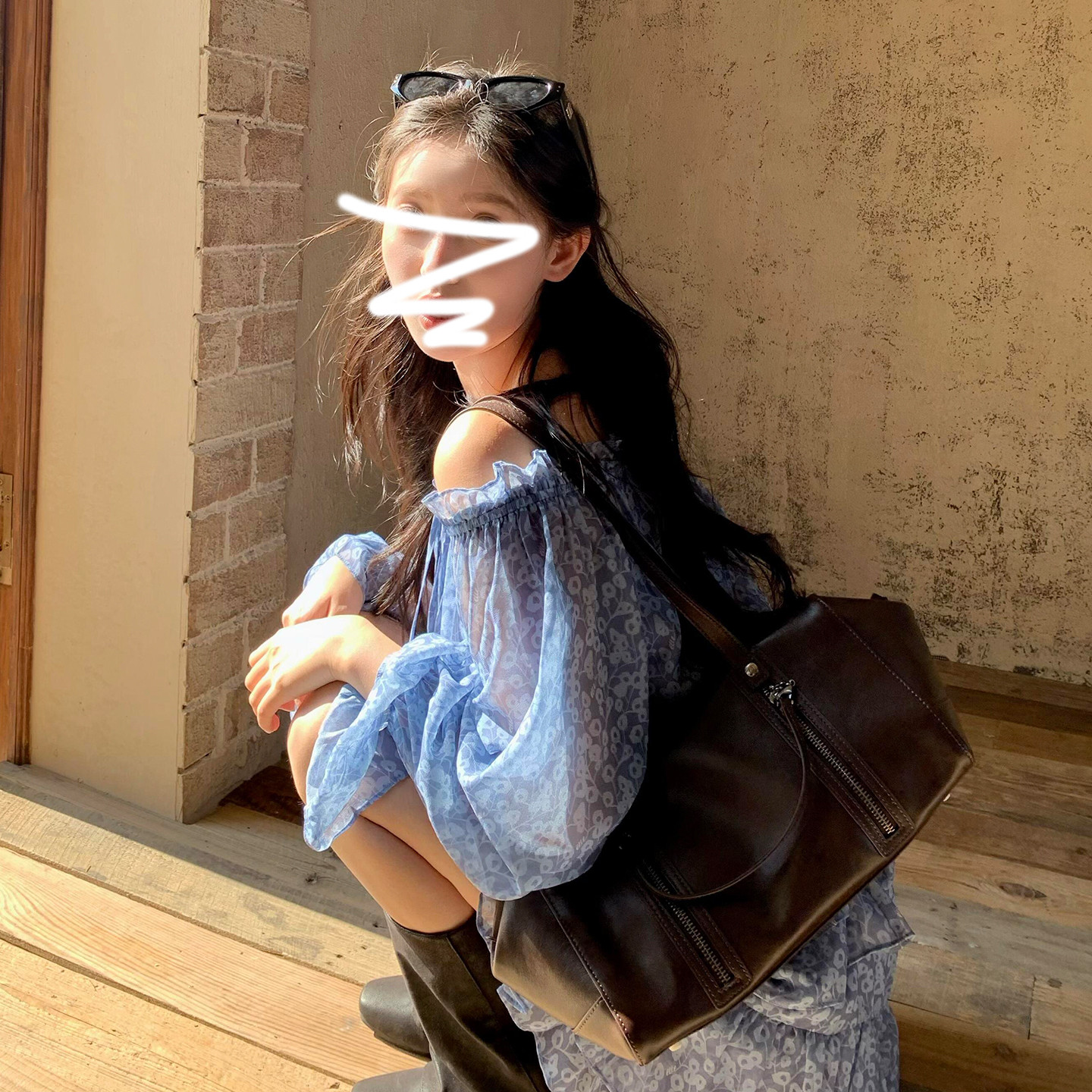 韩系独特一字肩蓝色碎花