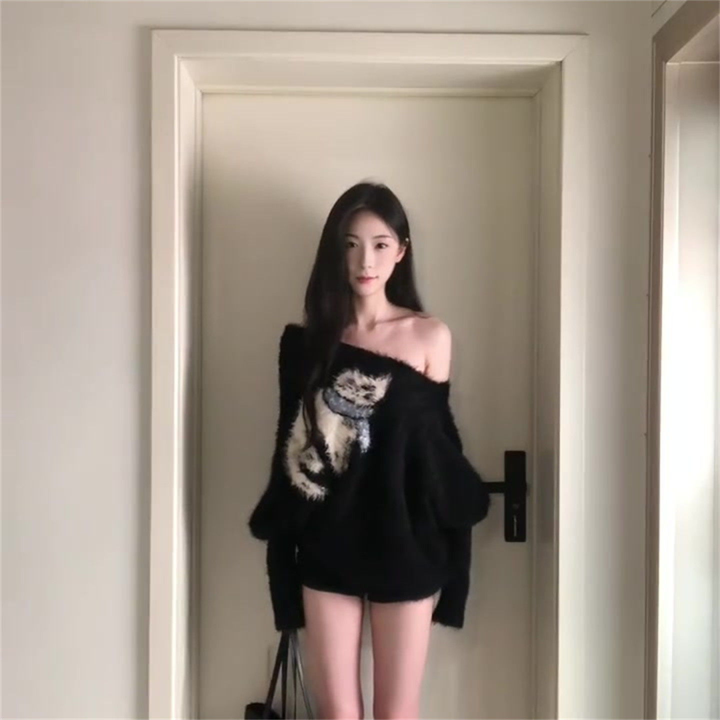 黑色印花斜肩长袖毛衣女